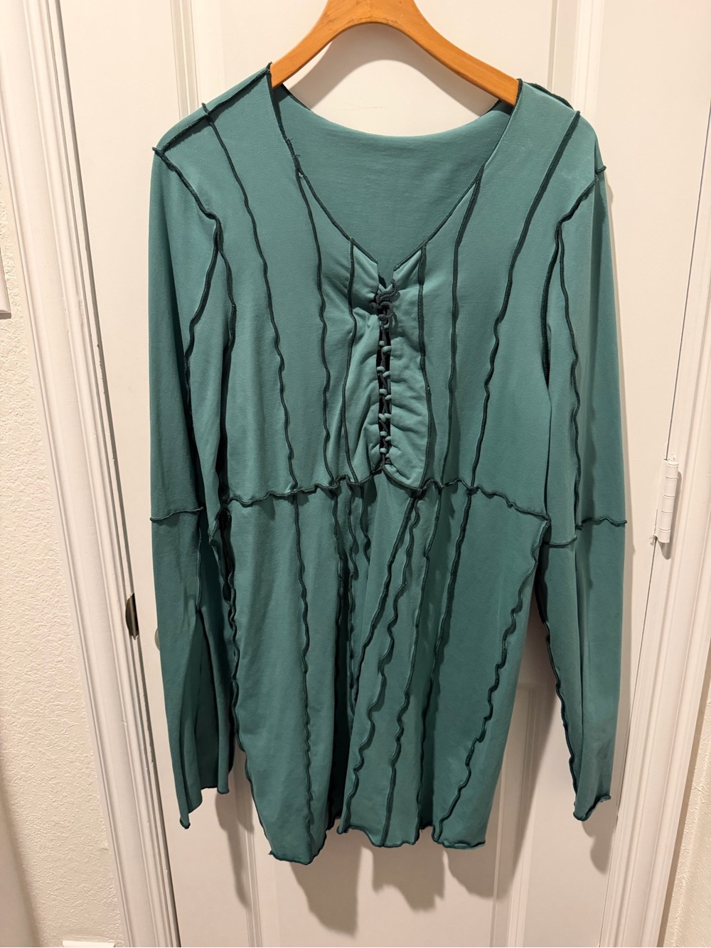 2X Women's dark Teal Long-Sleeve V-Neck Top